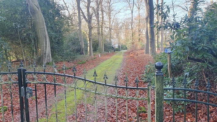Wandeling over smokkelpaden bij Strijbeek bij landgoed Hondsdonk