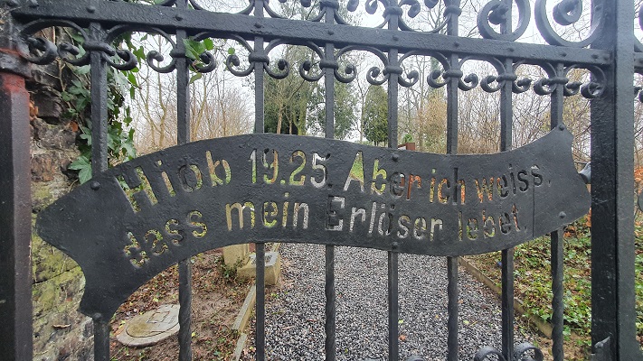 Wandeling over Trage Tocht Holset bij begraafplaats in Vaals