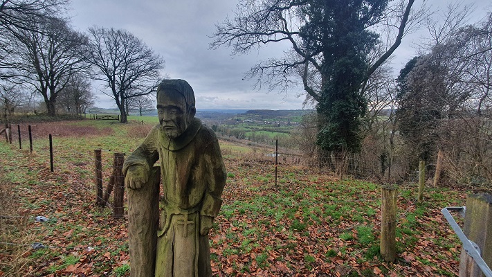 Wandeling over Trage Tocht Valkenburg bij de kruisweg bij Kluis op de Schaelsberg