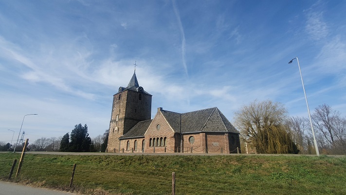 klompenpad-hiensepad-27 Klompenpad Hiensepad bij de kerk in Dodewaard