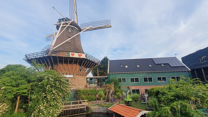 Wandeling in Amsterdam in Oud en Nieuw Sloten bij de molen van Sloten