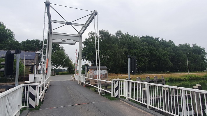 Wandelen buiten de binnenstad van Tilburg - Trappistenklooster - bij het Wilhelminakanaal