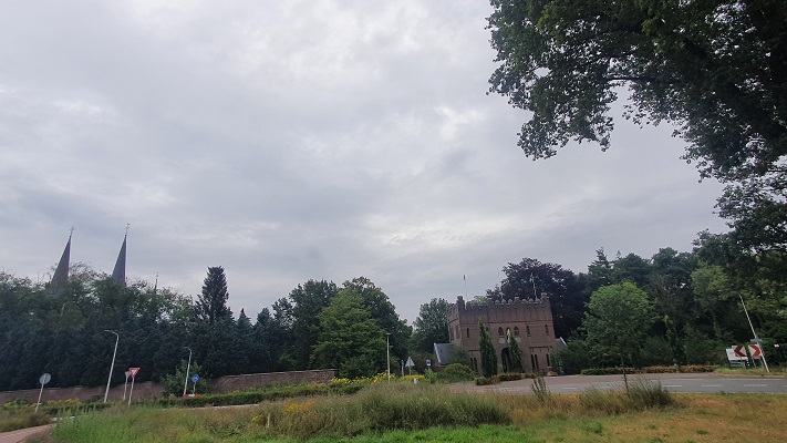 Wandelen buiten de binnenstad van Tilburg - Trappistenklooster - bij Trappistenklooster Koningshoeven