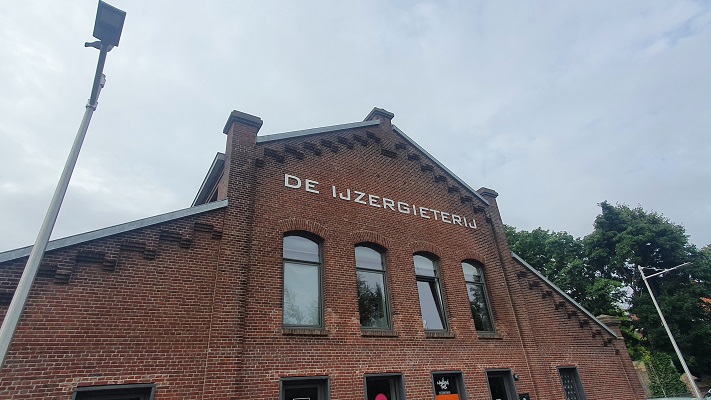 Wandelen buiten de binnenstad van Tilburg - Trappistenklooster - bij de IJzergieterij
