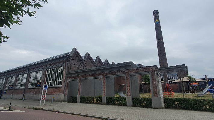 Wandelen buiten de binnenstad van Tilburg - Trappistenklooster - bij de AaBe-fabriek