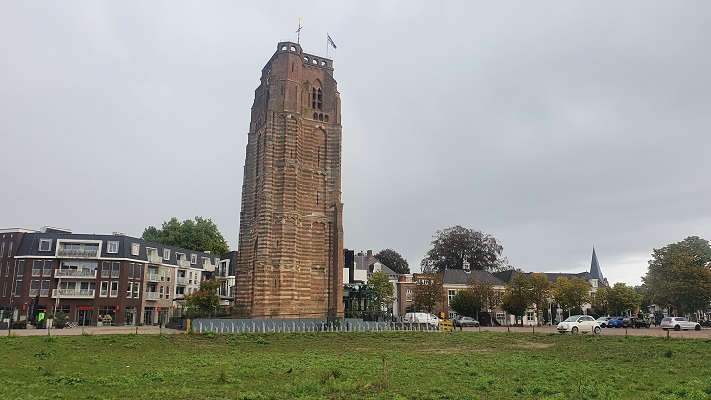 Wandeling over Ons Kloosterpad; van Sint-Michielsgestel naar Den Bosch bij de Oude Toren in Sint-Michielsgestel