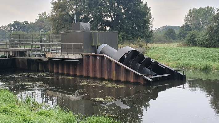 Wandeling over Ons Kloosterpad van Vught naar Sint-Michielsgestel bij de waterkrachtcentrale Dommelstroom in de Dommel