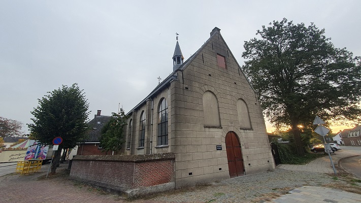 Wandeling over Ons Kloosterpad van Vught naar Sint-Michielsgestel bij de Dommel bij de Protestantse Kerk