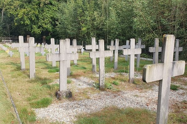 Wandeling over Ons Kloosterpad van Vught naar Sint-Michielsgestel bij de begraafplaats van de missionarissen van Scheut