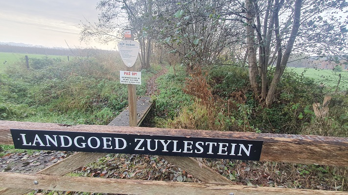 Wandeling over Klompenpad Cotlandenpad op landgoed Zuylenstein