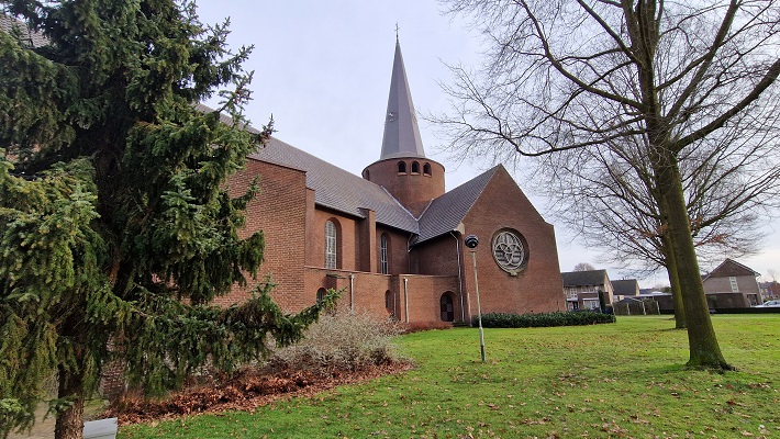 Wandeling over Knopenrondje Horst bij de kerk in Melderslo