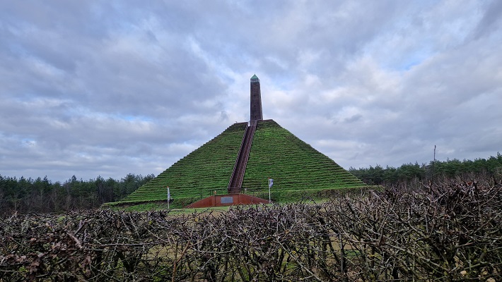 Wandeling over Trage Tocht Quatrebras bij de Pyramide van Austerlitz