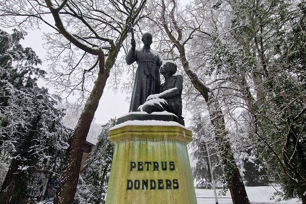 Wandeling over de Zalige wandeling van Peerke Donders bij het beeld van Petrus Donders