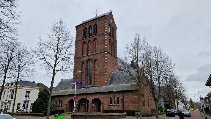 Wandeling over Groene Wissel bij de kerk in Oisterwijk