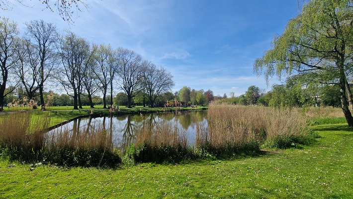 Werelderfgoedwandeling Van Nellefabriek in Rotterdam in het Vroesenpark