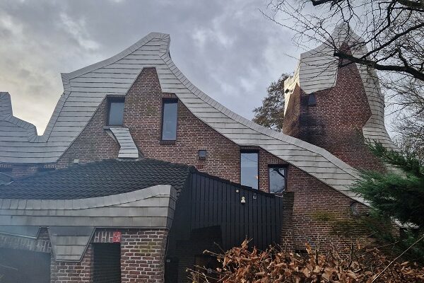 Wandeling in Utrecht langs architectonische hoogtepunten bij de Apenrots in antroposofische stijl