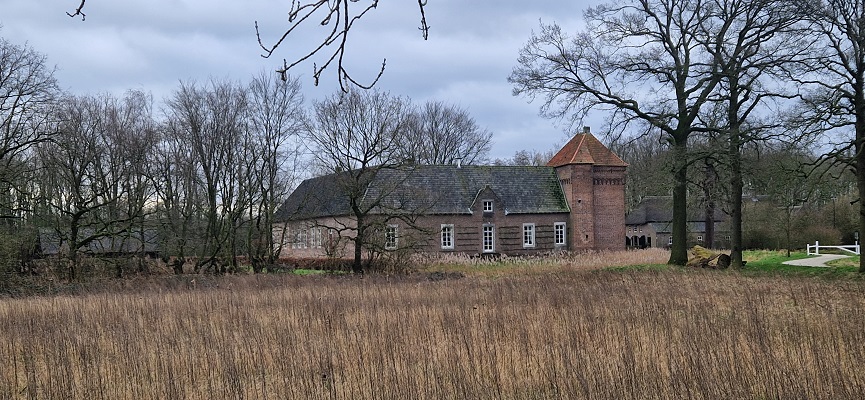 Wandeling over Trage Tocht Grave op bij kasteel Tongelaar
