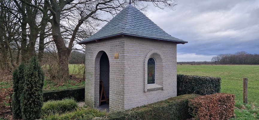 Wandeling over Trage Tocht Grave bij de Maurikkapel