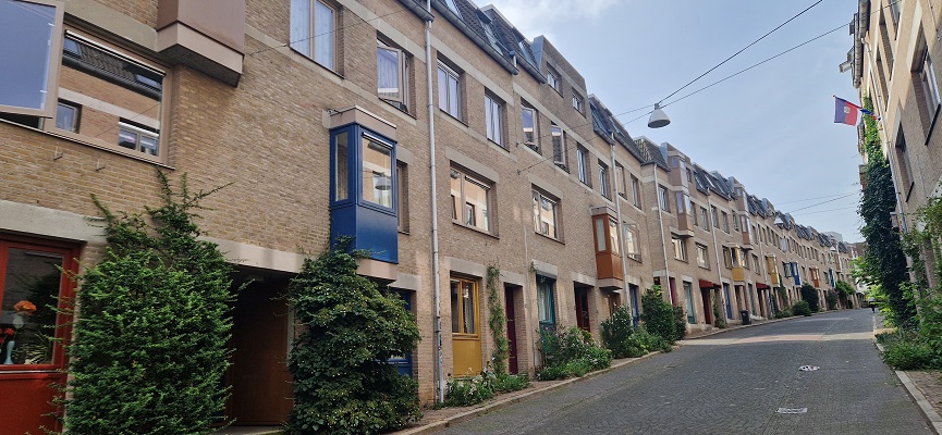 Wandelen in de echte woonwijken in Nijmegen in de Benedenstad