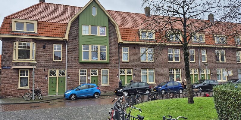 Verkennen van volksbuurten in de Van de Pekbuurt in Amsterdam-Noord