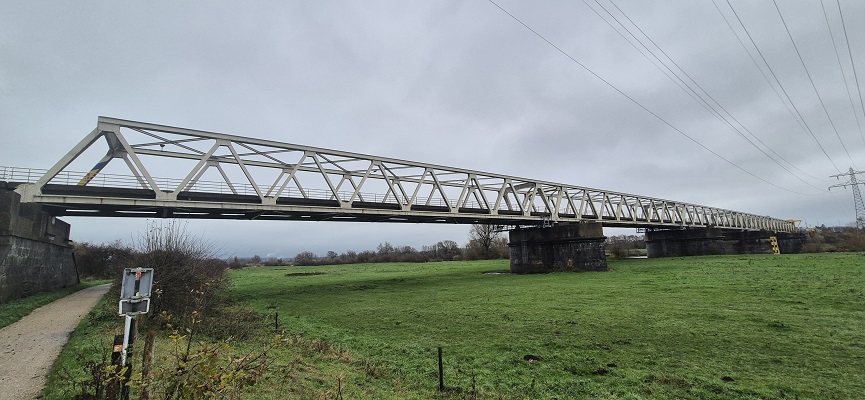 land-van-cuykpad-rondwandeling-oeffelt-8 Rondwandeling over Landwandeling A in Oeffelt over het Land van Cuykpad bij de brug over de Maas