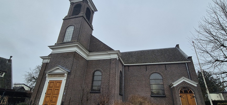 Wandeling over Trage Tocht Hof te Dieren bij de kerk in Dieren