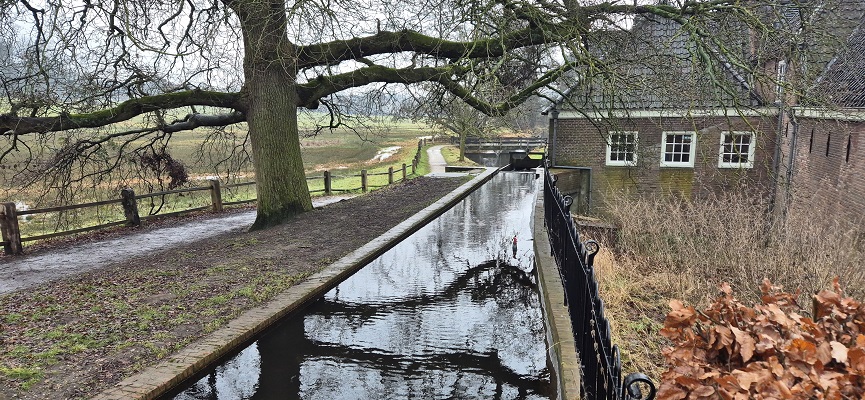 Wandeling over Trage Tocht Arnhem Noord in park Sonsbeek