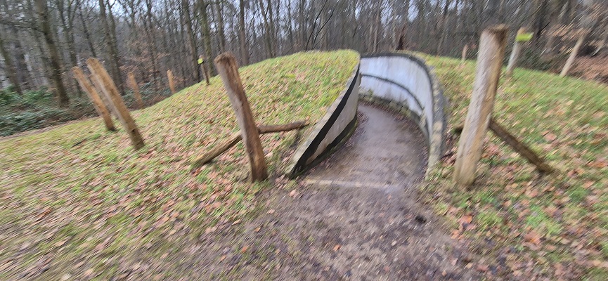 Wandeling over Trage Tocht Amerongen Zuylestein bij een reconstructie van een grafheuvel