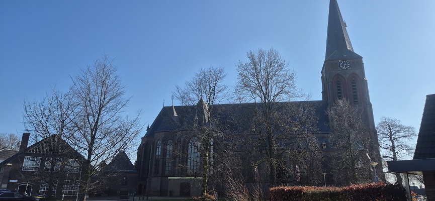 Wandeling over Trage Tocht Baak bij de kerk