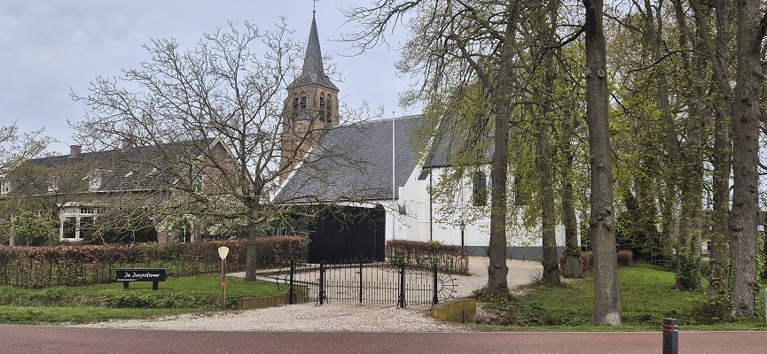 Wandeling Kort en Prachtig Enspijk bij de kerk