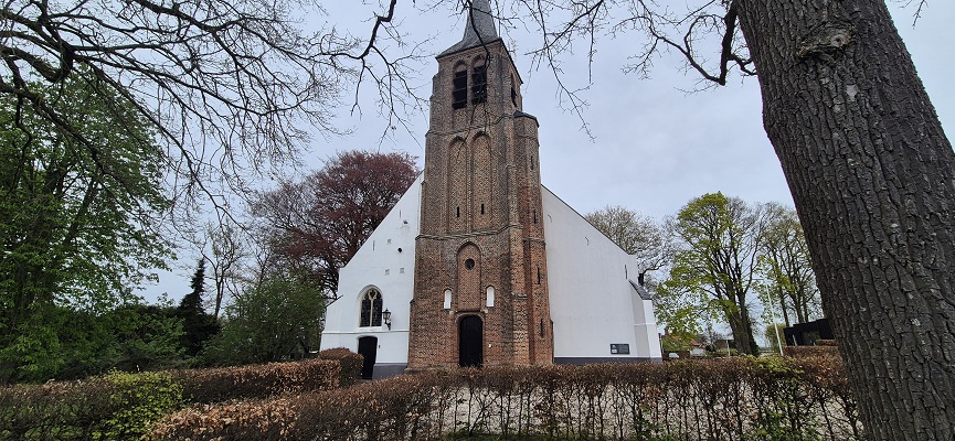 Wandeling Kort en Prachtig Enspijk bij de kerk