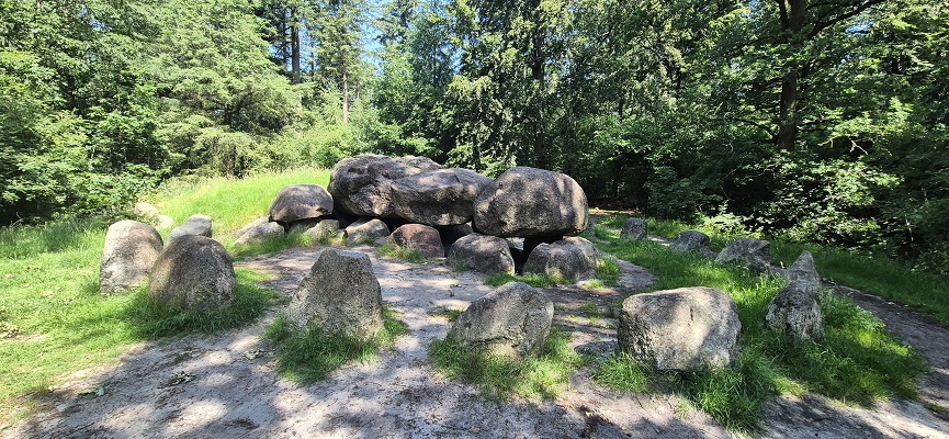 Wandeling over Trage Tocht Sleenerzand bij hunebed D49