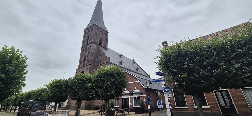 ns-wandeling-linge-5 NS-wandeling Linge bij de kerk in Beesd