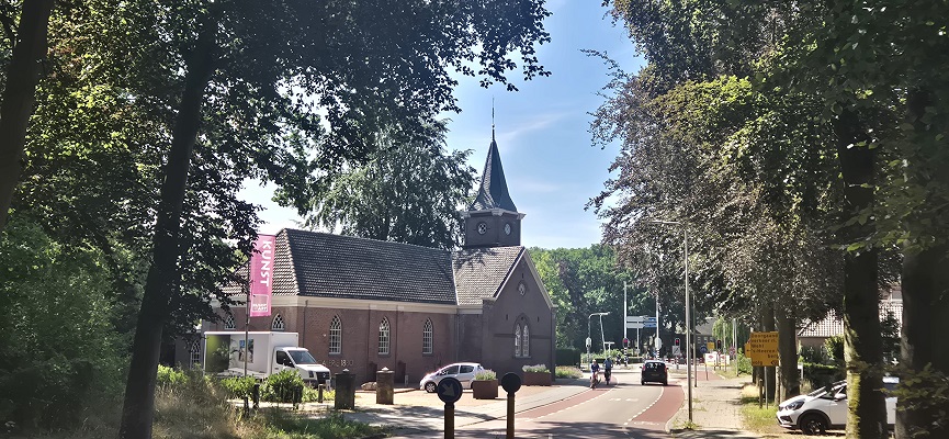 Wandeling over Trage Tocht Hoog-Keppel bij de kerk in Laag-Keppel