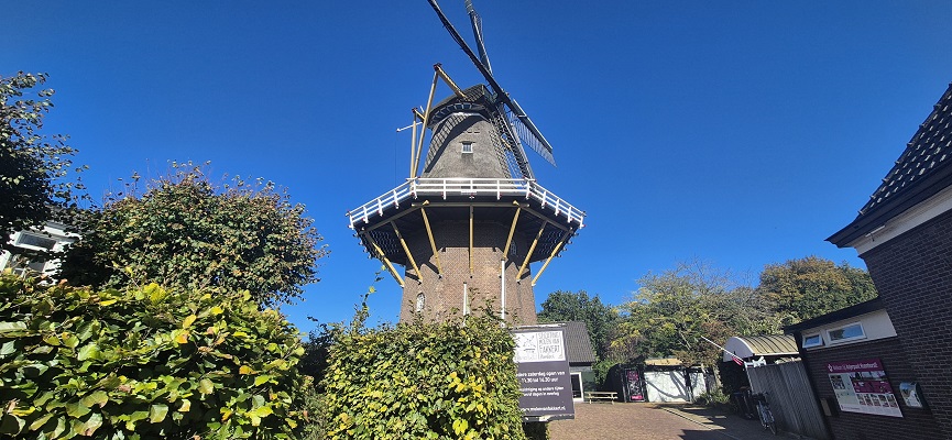 Wandeling over Knopenrondje Landgoed den Berg bij de molen van Fakkert in Hoonhorst