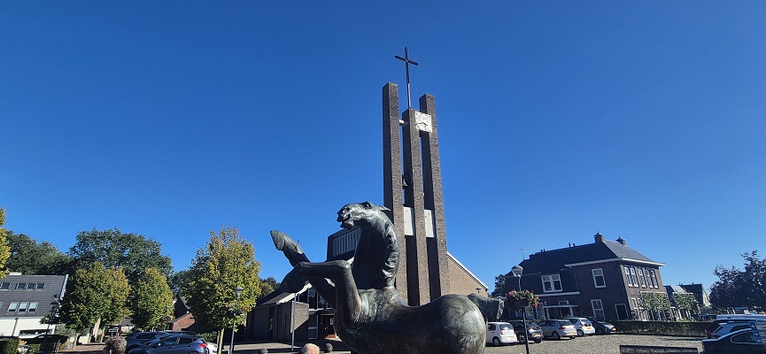 Wandeling over Knopenrondje Landgoed den Berg bij de kerk in Hoonhorst