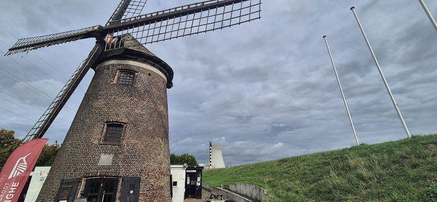 Wandeling door spookdorp Doel in België