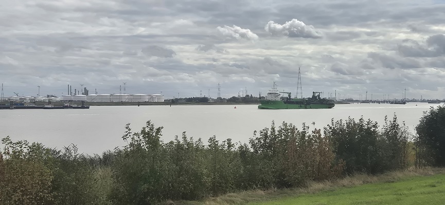 Wandeling door spookdorp Doel in België