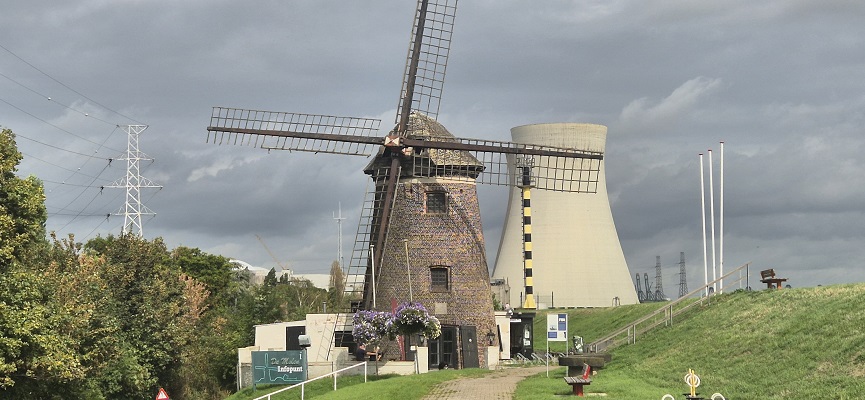 Wandeling door spookdorp Doel in België