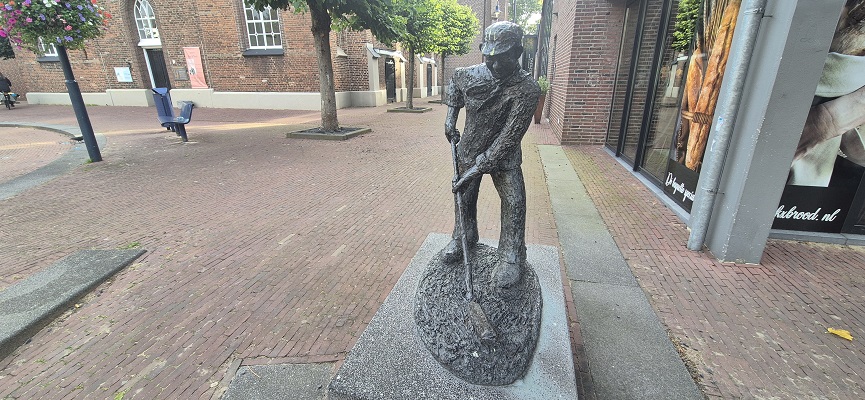 Wandeling over Trage Tocht Bennekom bij het beeld van de Dorser