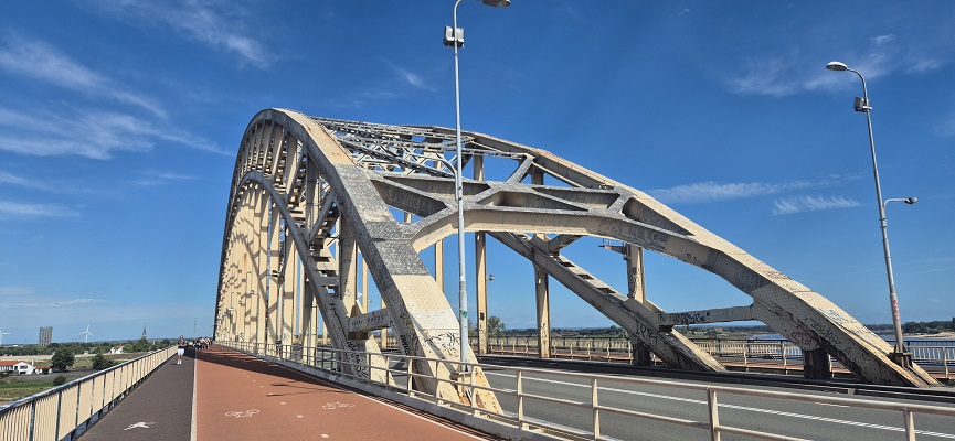 Wandeling over Trage Tocht Nijmegen Spiegelwaal bij de Waalbrug