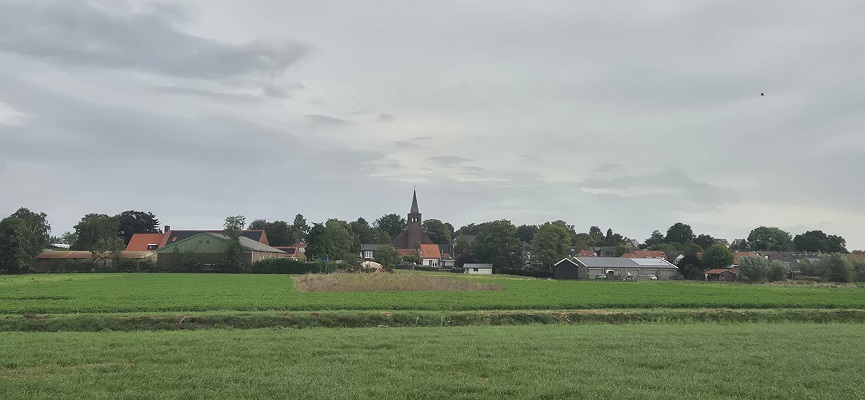 Wandeling over Trage Tocht Ossendrecht in de Noordpolder met zicht op Hoogerheide