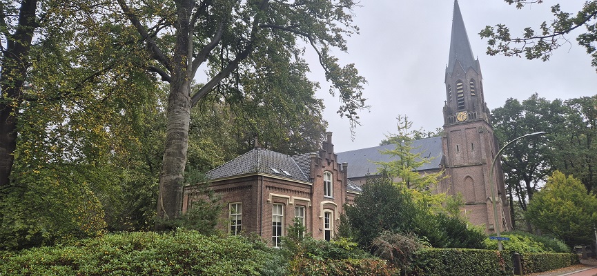 Wandeling over Trage Tocht Joppe-Gorssel bij de kerk in Joppe