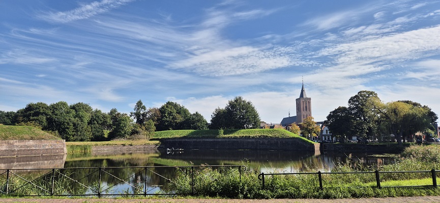 Wandeling over Trage Tocht Naarden Vesting bij de vesting