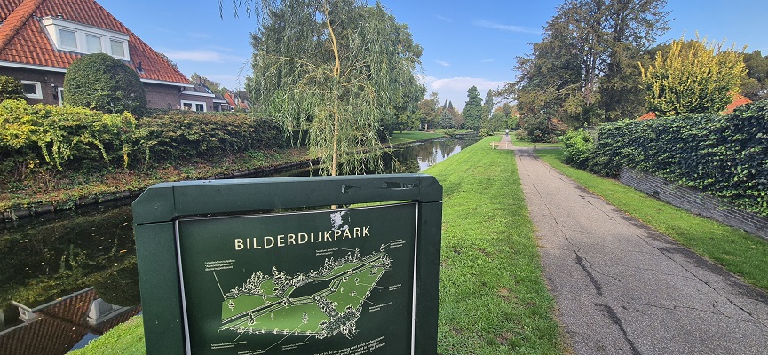 Wandeling over Trage Tocht Naarden Vesting in het Bilderdijkpark
