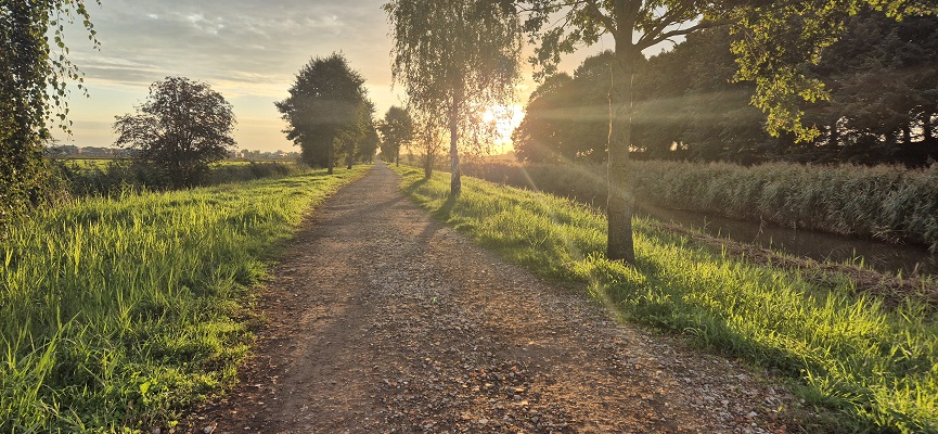 Wandeling over Trage Tocht Wilnis bij spoordijk voormalige spoorlijn Aalsmeer-Breukelen